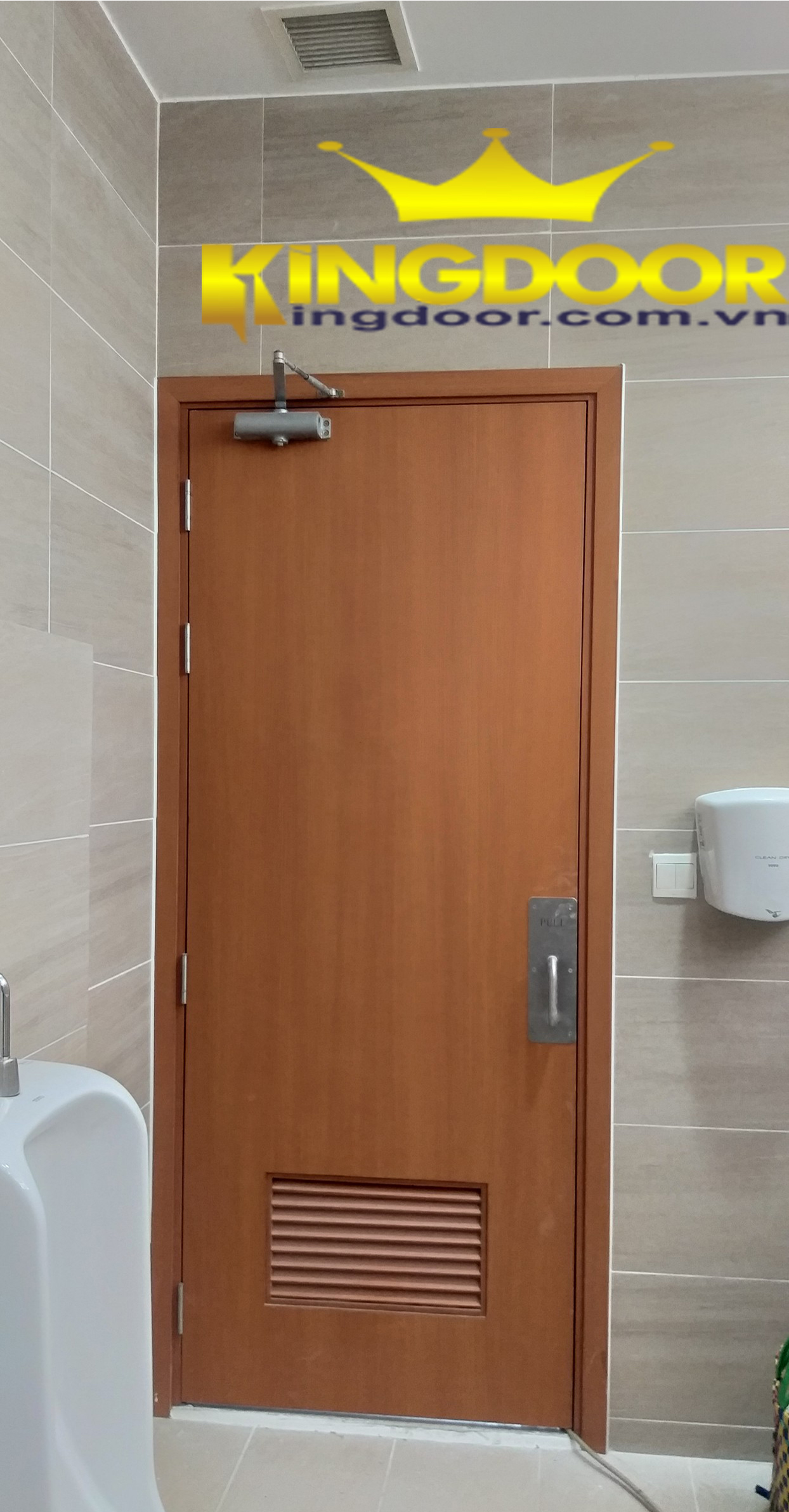 cửa gỗ nhà vệ sinh