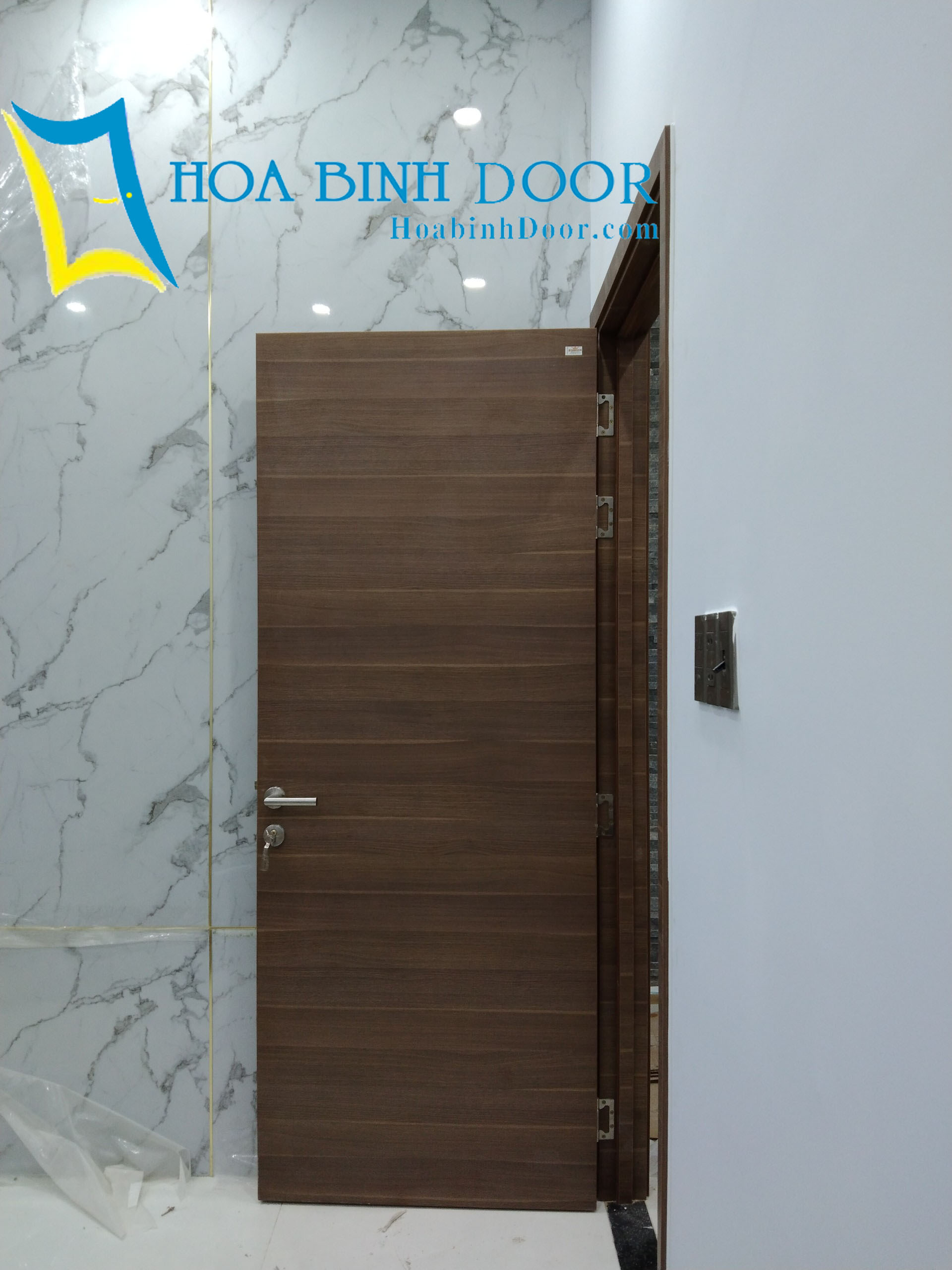 CỬA GỖ CÔNG NGHIỆP GIÁ BAO NHIÊU