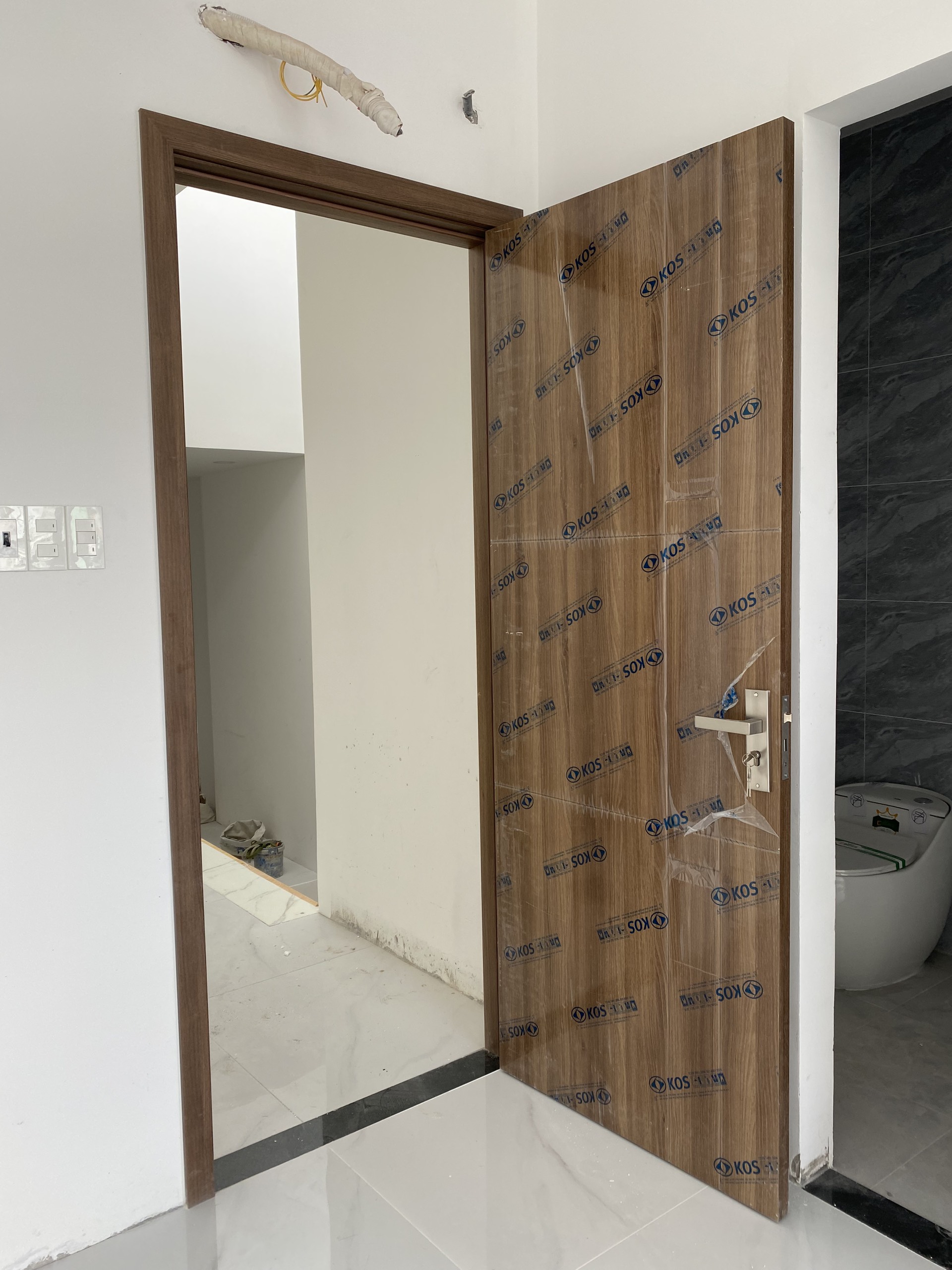 Cửa nhựa gỗ ABS tại quận 1