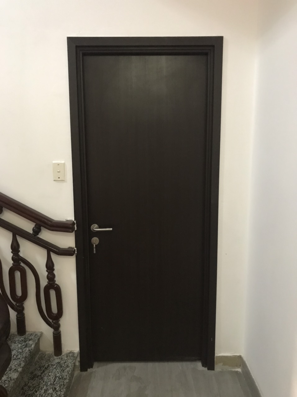 Cửa nhựa gỗ composite tại Bình Chánh