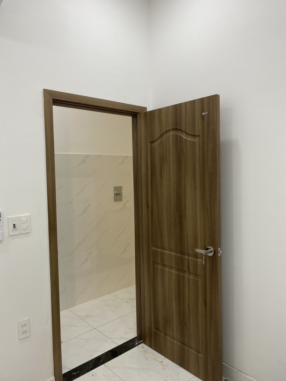 Cửa nhựa gỗ ABS giá rẻ