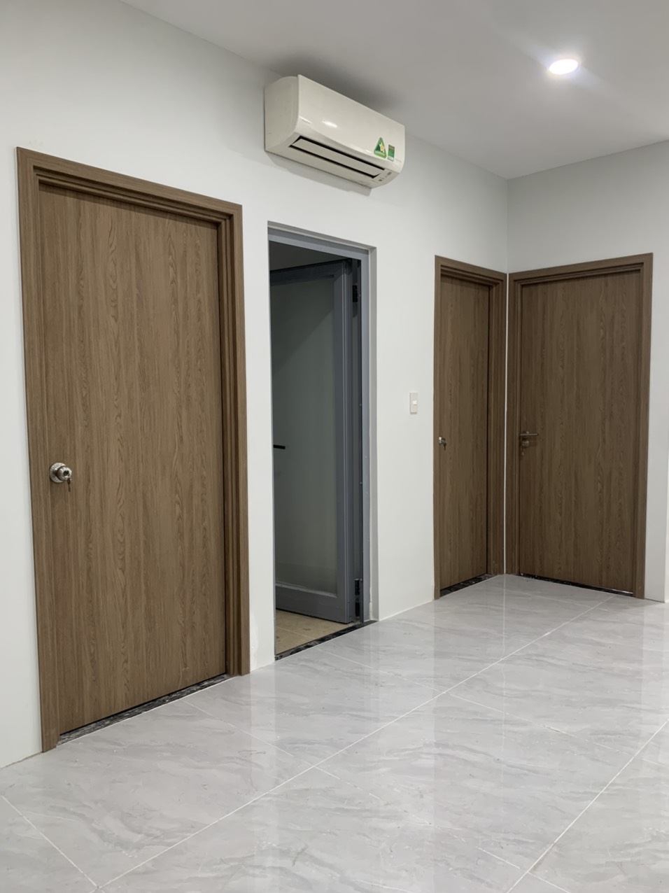 Giá cửa nhựa gỗ composite