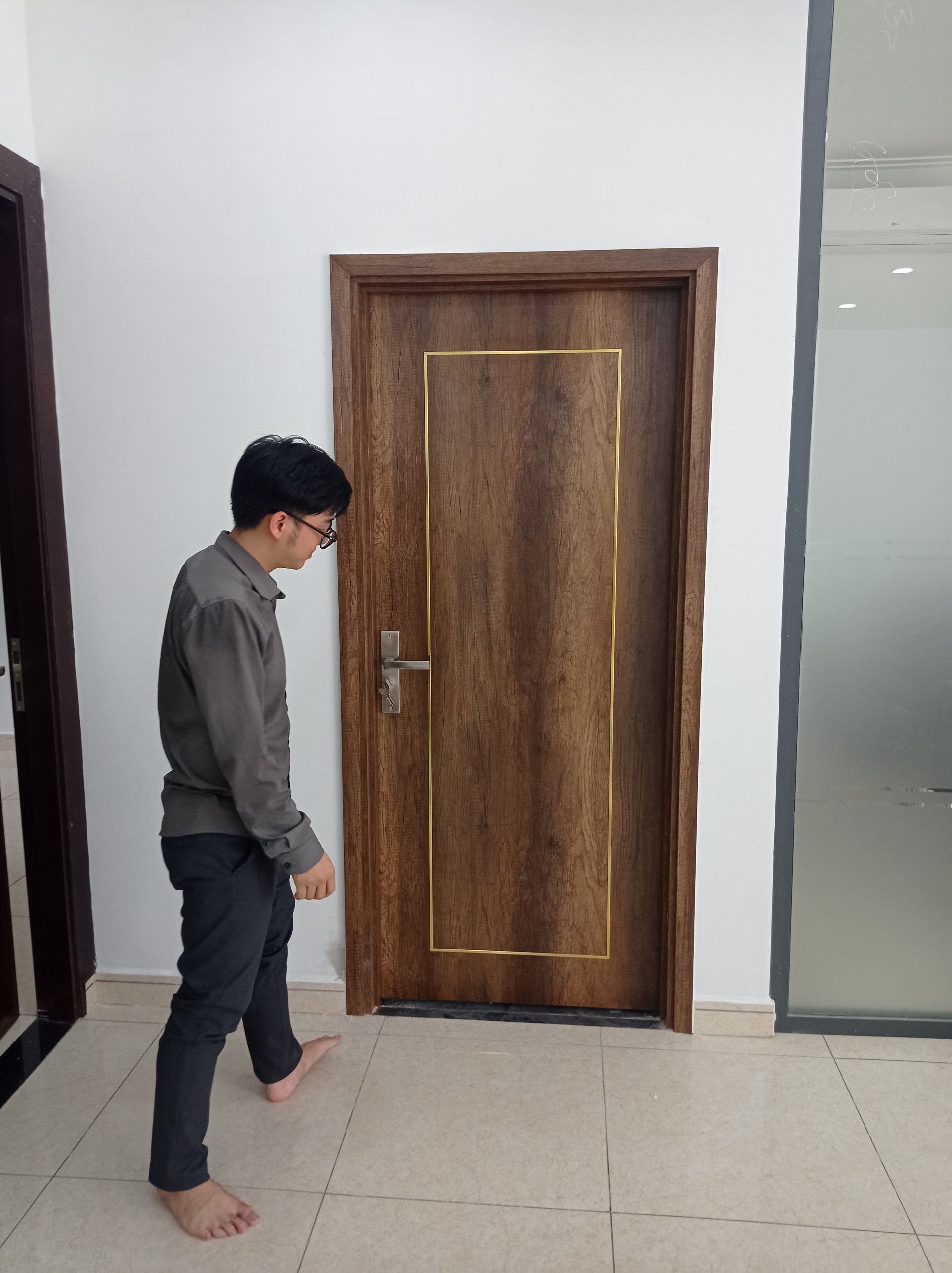 Cửa gỗ công nghiệp MDF tại Tân Bình