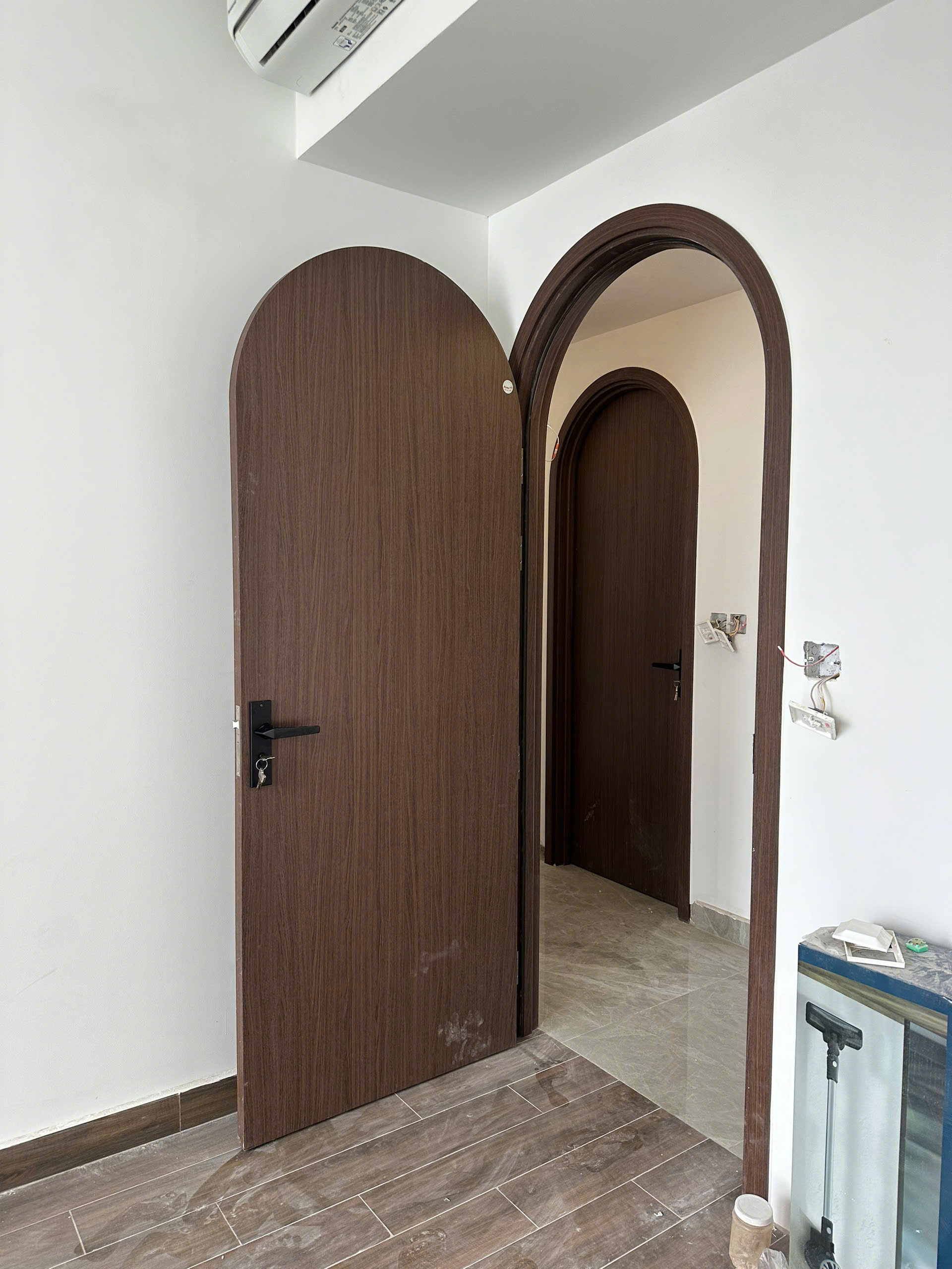 Cửa vòm nhựa giả gỗ composite 