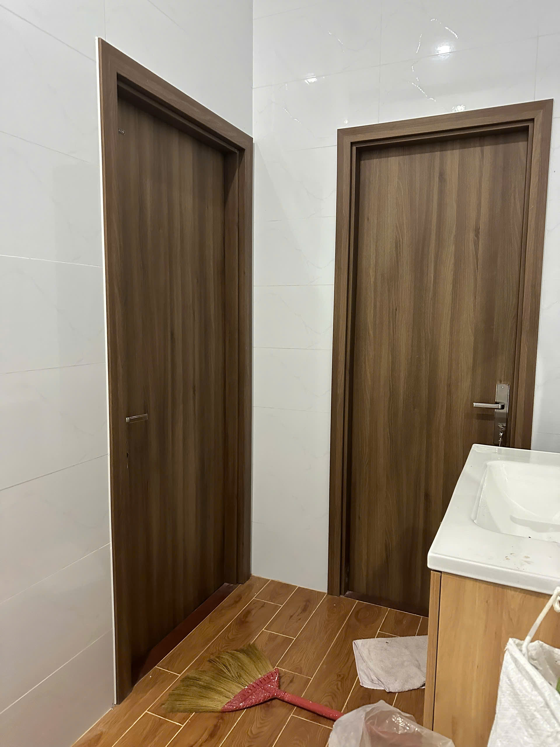 Cửa nhựa abs chính hãng kos